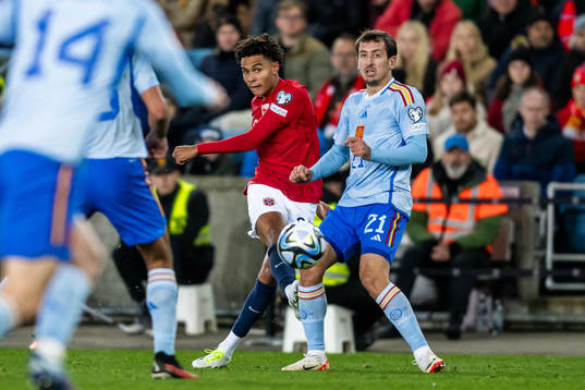 Antonio Nusa of Norway and Mikel Oyarzabal of Spain