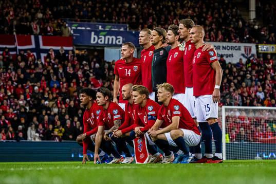 The starting eleven of Norway pose for a photo