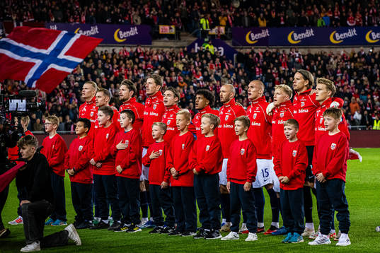 The starting eleven of Norway pose for a photo