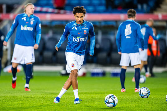 Antonio Nusa of Norway warms up
