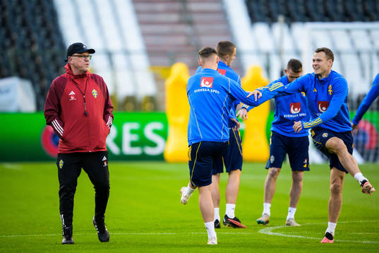 Head coach Janne Andersson and Viktor Claesson of the
