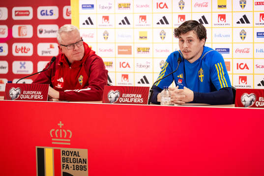 Head coach Janne Andersson and Victor Nilsson Lindelöf of