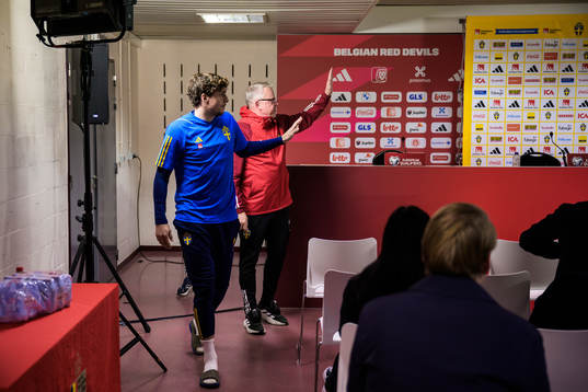 Victor Nilsson Lindelöf and head coach Janne Andersson of