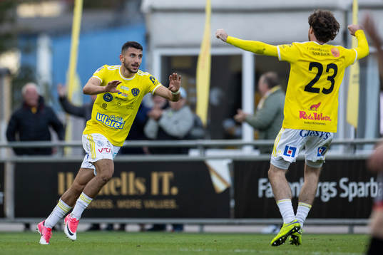 Falkenbergs Leonardo Farah Shahin jublar
