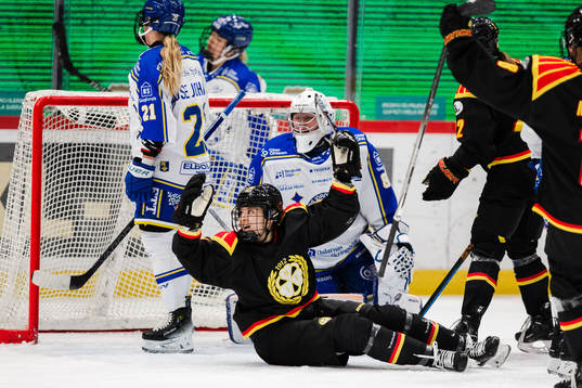 Brynäs Noemi Neubauerova jublar