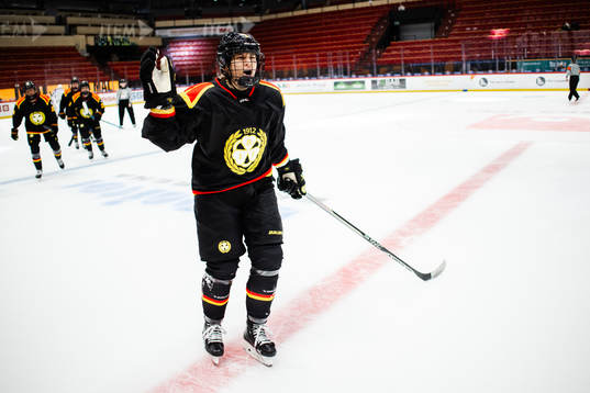 Brynäs Noemi Neubauerova jublar