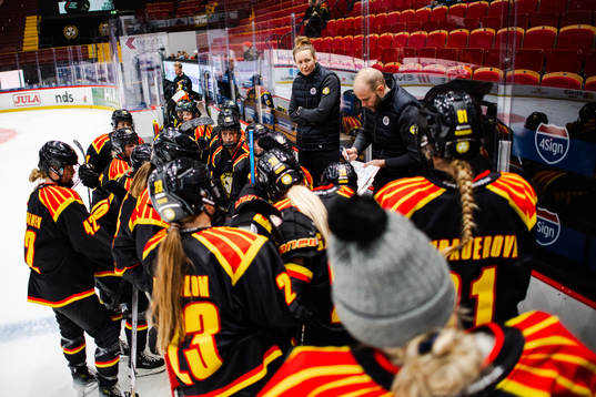 Brynäs spelare och assisterande tränare Rosa Lindstedt