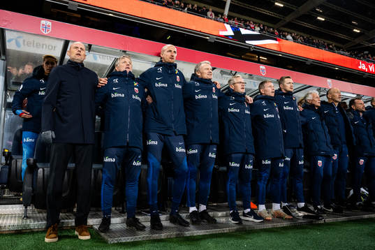 Head coach Ståle Solbakken, assistant coach Kent