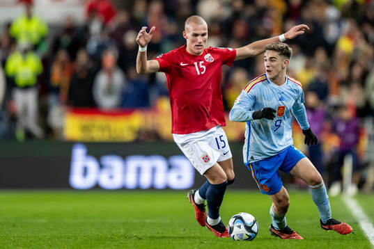 Leo Østigård of Norway and Gavi of Spain