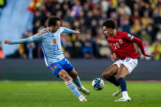 Mikel Oyarzabal of Spain and Antonio Nusa of Norway