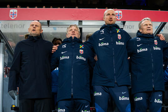 Head coach Ståle Solbakken, assistant coach Kent