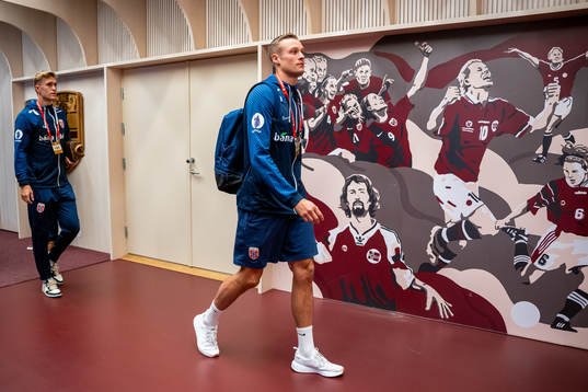 Stian Gregersen of Norway arrives