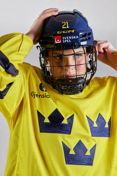 På denna handoutbild från Ishockeyförbundet ses Sveriges