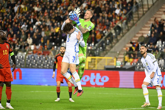 Robin Olsen of Sweden battles for the ball with Victor
