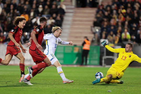 Emil Forsberg of Sweden attempts to make a goal