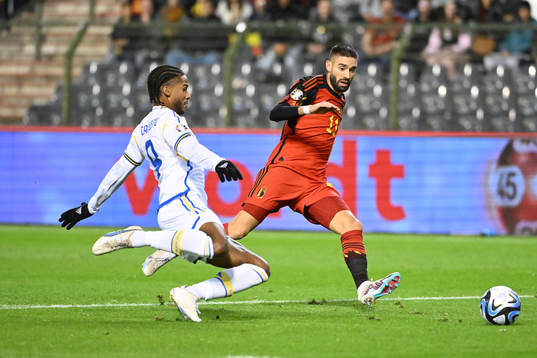 Jens Cajuste of Sweden battles for the ball with Yannick