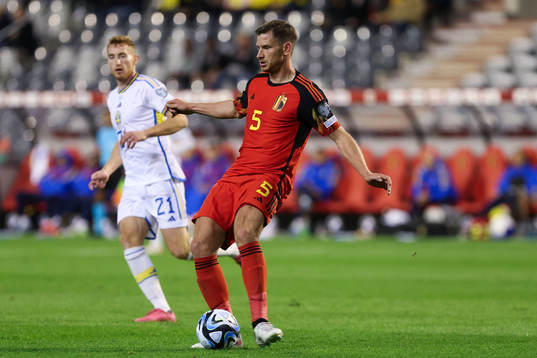 Dejan Kulusevski of Sweden battles for the ball with Jan