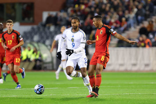 Alexander Isak of Sweden battles for the ball with Youri