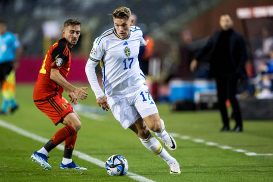 Timothy Castagne of Belgium and Viktor Gyökeres of Sweden