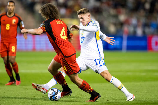 Wout Faes of Belgium and Viktor Gyökeres of Sweden