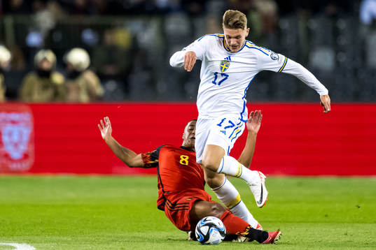 Youri Tielemans of Belgium and Viktor Gyökeres of Sweden