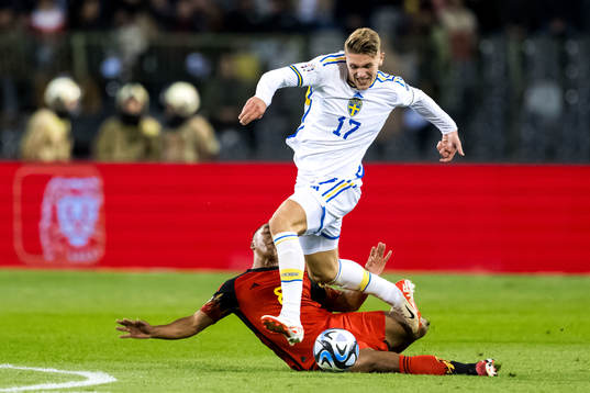 Youri Tielemans of Belgium and Viktor Gyökeres of Sweden