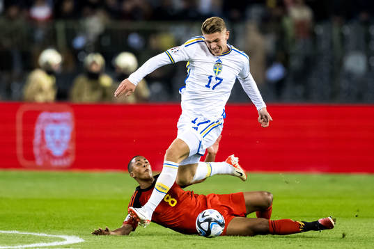 Youri Tielemans of Belgium and Viktor Gyökeres of Sweden