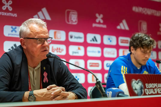Head coach Janne Andersson and Victor Nilsson Lindelöf of