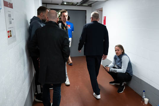 Head coach Janne Andersson and Victor Nilsson Lindelöf of