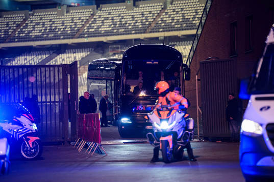 The bus transporting the Swedish team leaves King Baudouin
