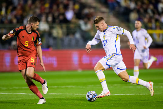 Jan Vertonghen of Belgium and Viktor Gyökeres of Sweden