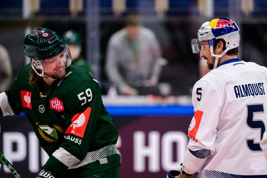 Linus Johansson of Färjestad and Adam Almquist of Munich