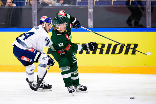 Trevor Parkes of Munich and Magnus Nygren of Färjestad