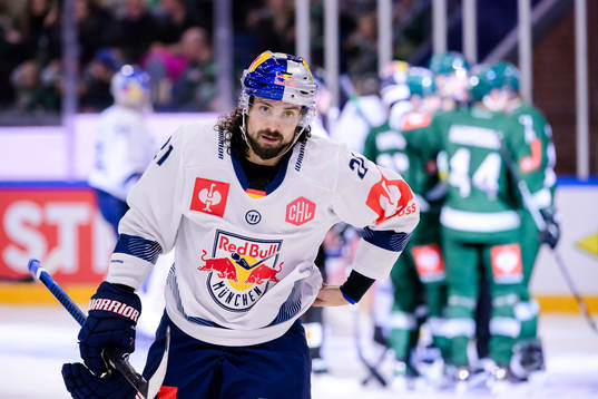 Nicolas Kraemmer of Munich looks dejected