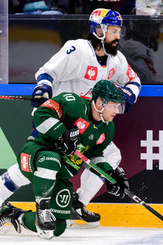 Dominik Bittner of Munich and Marcus Nilsson of Färjestad