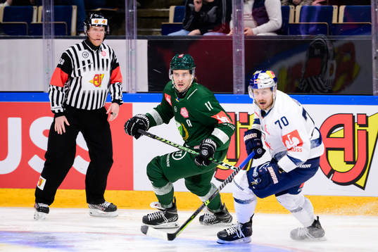 Joakim Nygård of Färjestad and Maximillian Daubner of