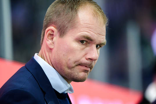 of Färjestad Head coach Thomas Mitell