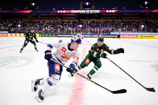 Thomas Heigl of Munich and Oscar Lawner of Färjestad