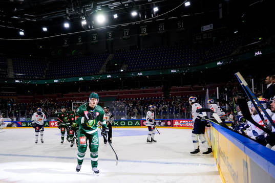 Magnus Nygren of Färjestad celebrating the 4-2 goal