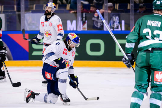 Nicolas Kraemmer of Munich looks dejected