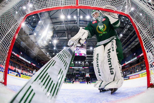 goalkeeper Carl Lindbom of Färjestad
