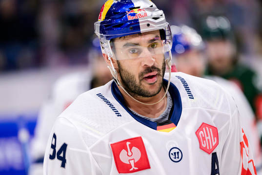 Trevor Parkes of Munich looks dejected