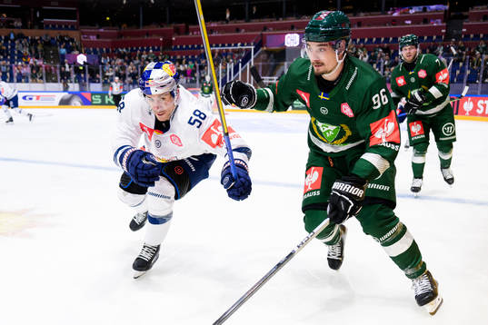 Ryan McKiernan of Munich and David Tomasek of Färjestad