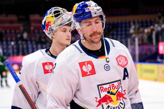 goaltender Daniel Allavena of Munich and Andrew MacWilliam