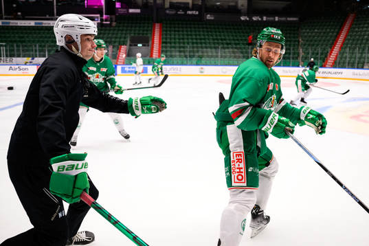 Assisterande tränare Max Bohlin och Rodrigo Abols