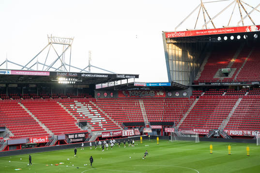 Players warm up