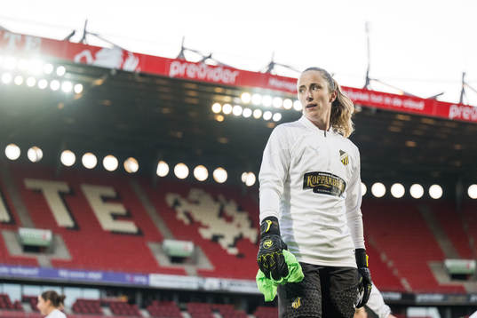 Goalkeeper Loes Geurts