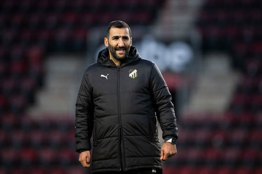 Head coach Mak Lind