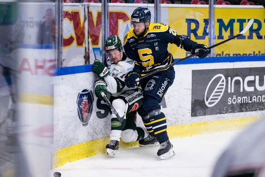 Tingsryds Elias Gunnarsson och Södertäljes Emil Alba