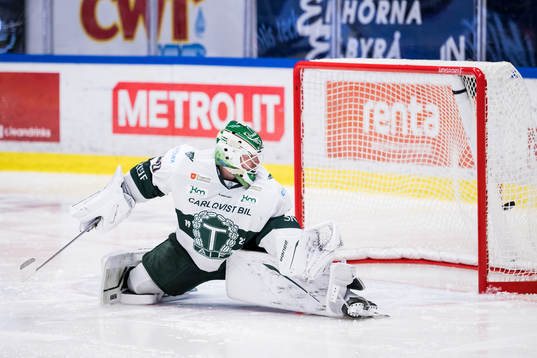 Tingsryds Daniel Rosengren släpper in 1-0 av Södertäljes